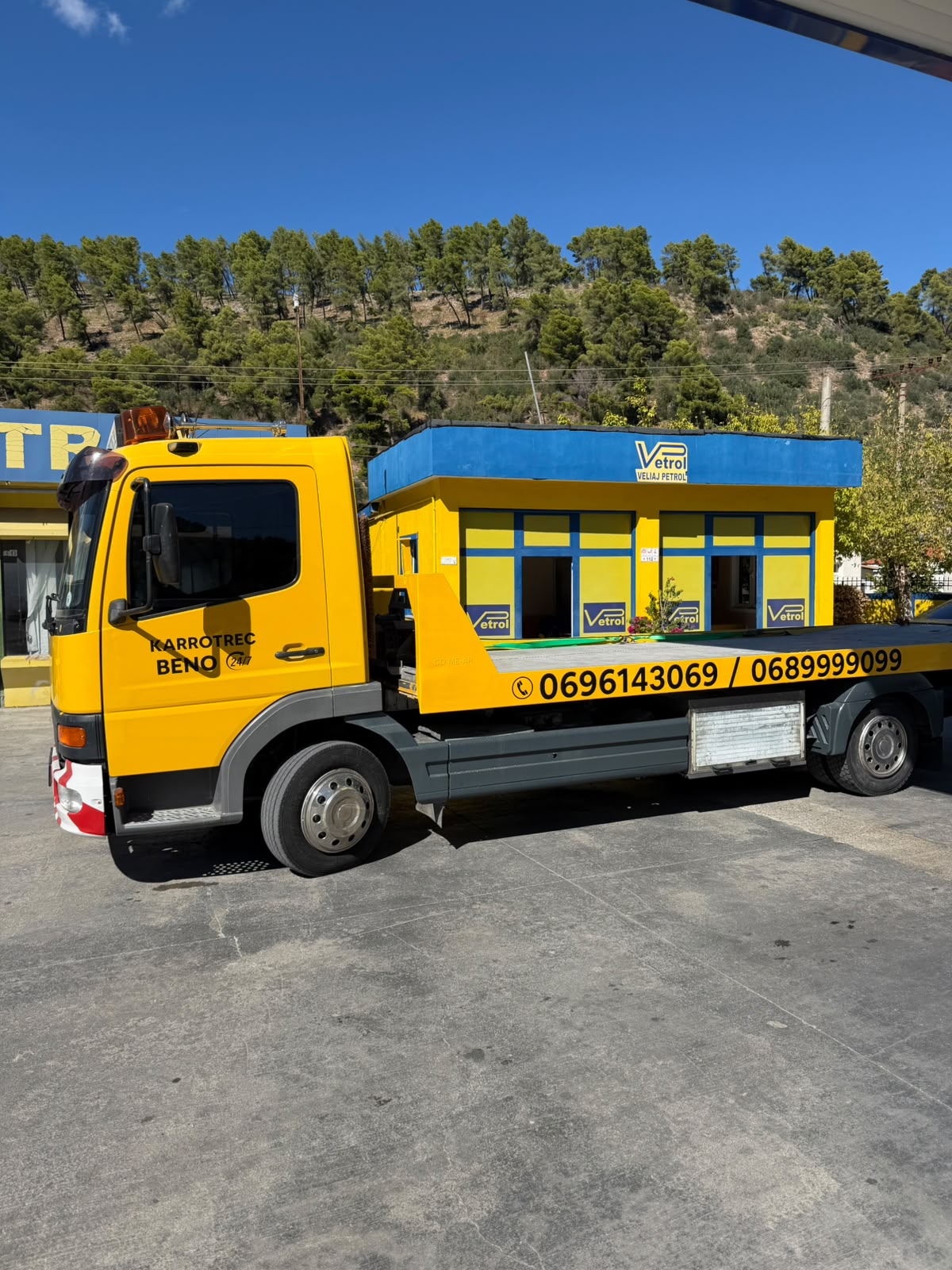 Transport automjetesh me karrotrec